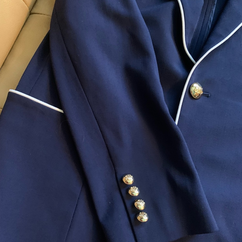 Blazer - Picture 5 of 10